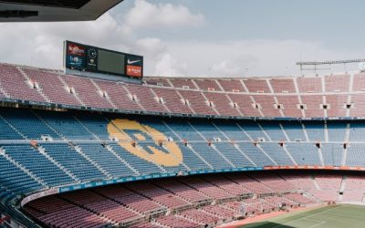 Het verschil tussen oude en nieuwe scoreborden in stadions.